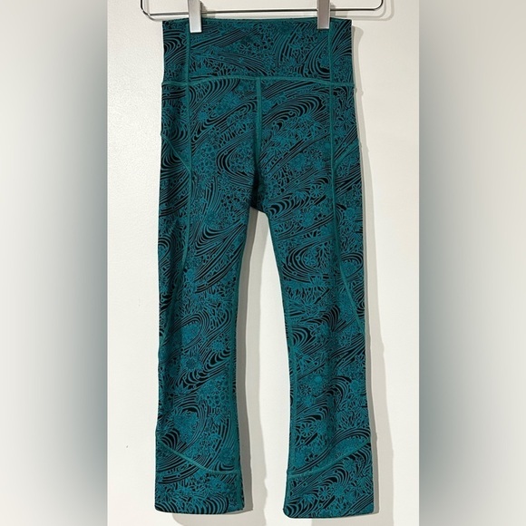 Lululemon In Movement Crop Everlux 19" in Kitakami Spirit Green Black 2 - Picture 1 of 9